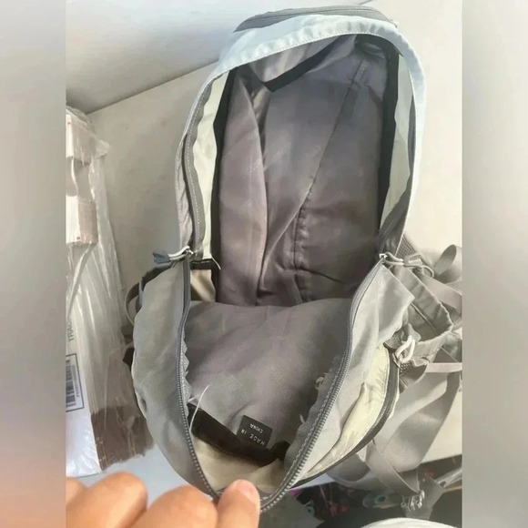 Camelbak Helena 20 L hydration backpack (No bladder) - Picture 8 of 9